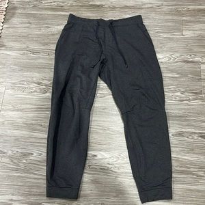 Men’s Lululemon sweatpants with pockets in great condition
